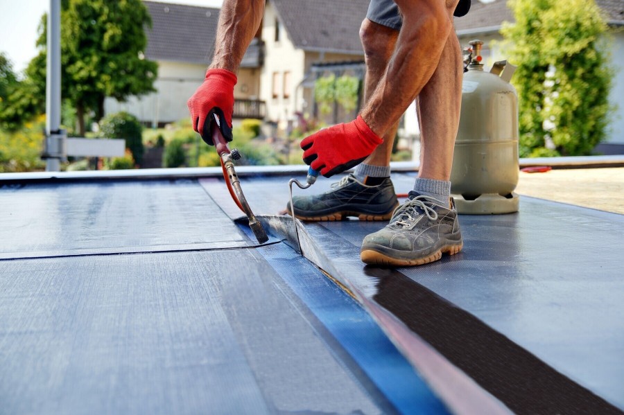 Flat roof by Parks Roofing And Painting